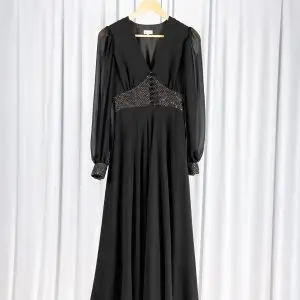 ABITO LUNGO BASCHINA